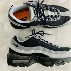 Nike Air Max 95 Essential 8.5 Mens Black Wolf Grey